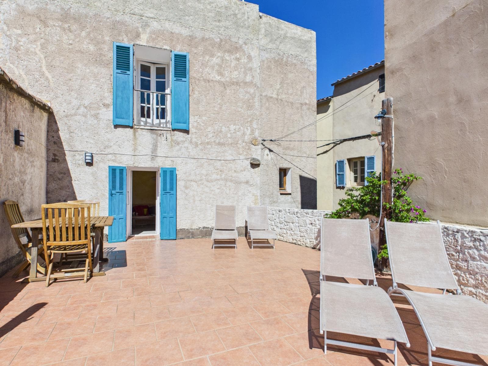 Terrasse intimiste de la maison à Montegrosso