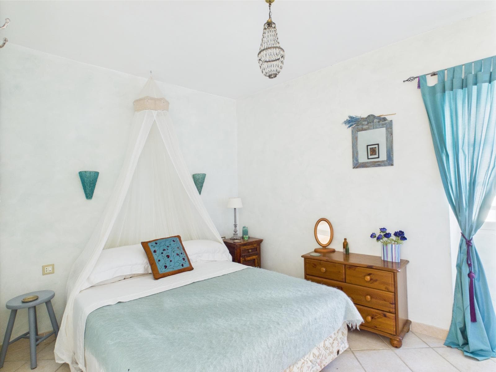 Chambre lumineuse de la maison