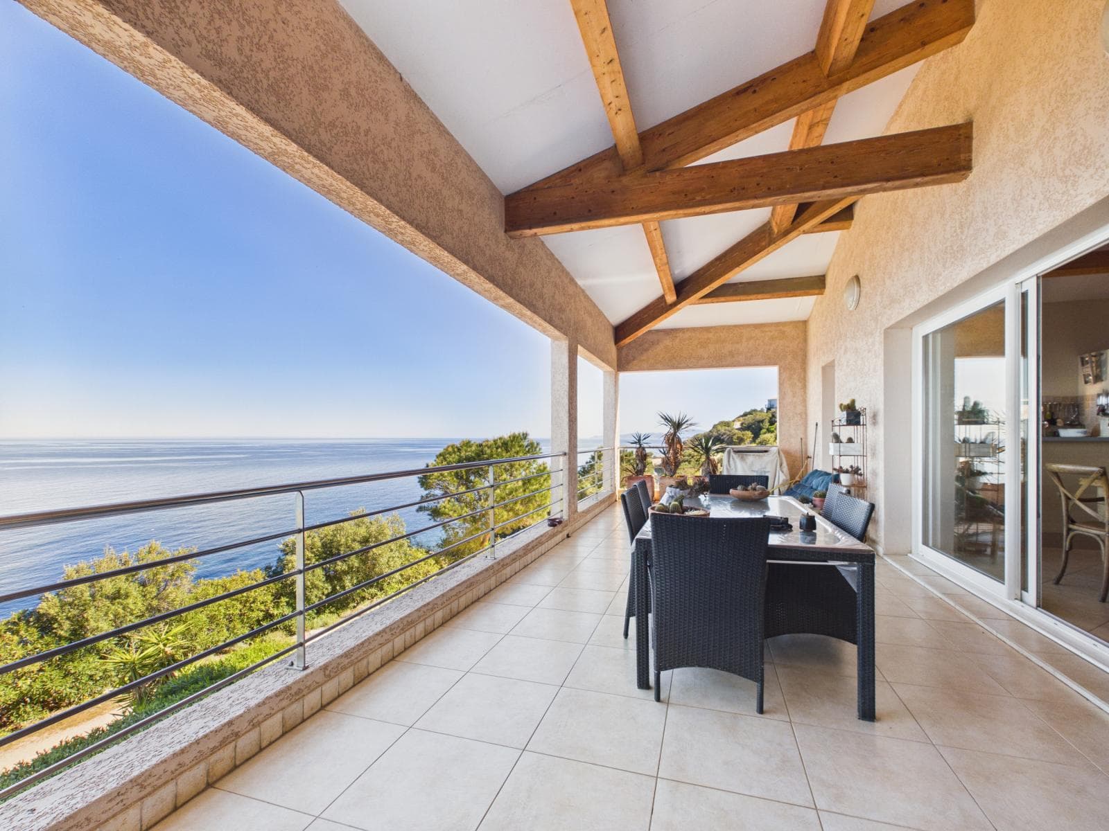 Terrasse avec vue mer de l’appartement proposé à Monticello